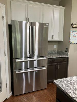 I wanted the upper cabinets in white and black for the bottom cabinets