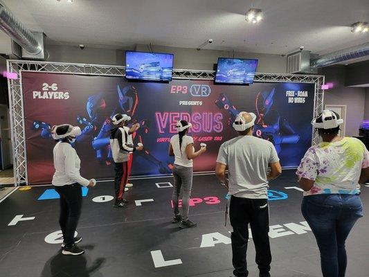 Free Roam 2-6 Players No Wires Virtual Reality