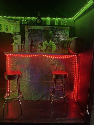 Let's have a drink! Alien bartenders