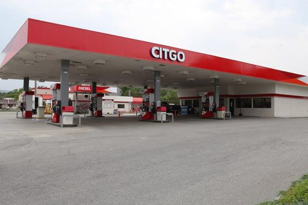 Exterior photo of convenience store and gas station.