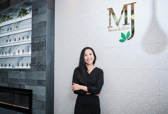 I am the owner of MJ Brow & Skin. My team and I are looking forward to serving you!