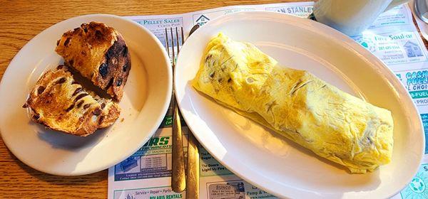 Roast beef omlette and raisin toast
