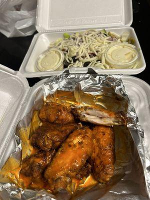 Mild chicken wings, house salad and small veggie pizza with pineapple.