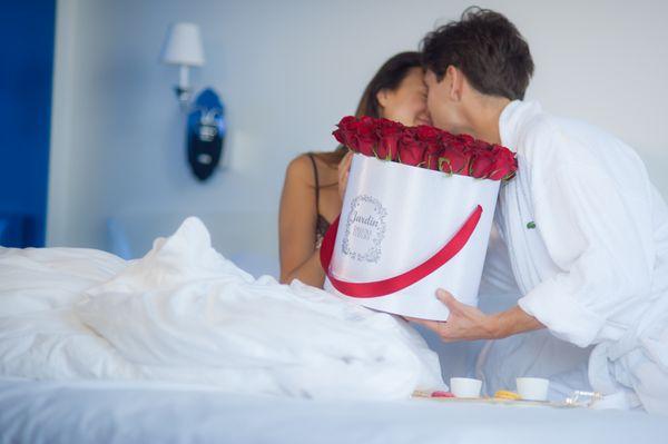 50 Red Roses in White Hatbox