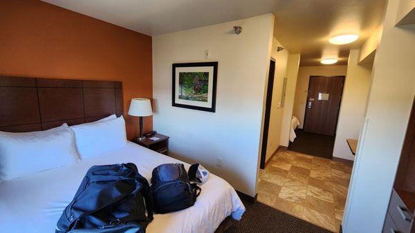 The other side of the double room. Both come with TV, microwave, and refrigerator.