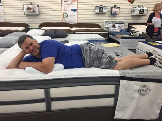 What can we say about amazing owners like Brian & Susan! They were VERY accommodating, friendly & knowledgeable!