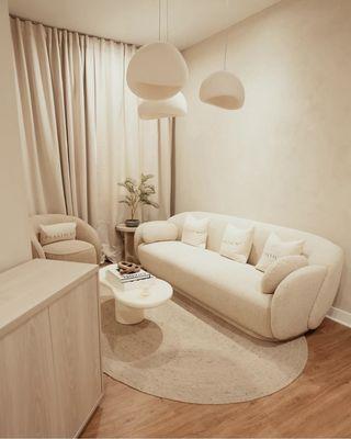 Clean, aesthetic office space!