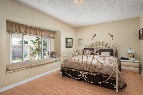 Yeon Marquez - Realty One Group