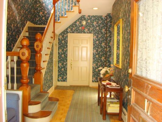 Furnished Studios in Cambridge starts at $85.00 a day. Min. of 30 days stay.