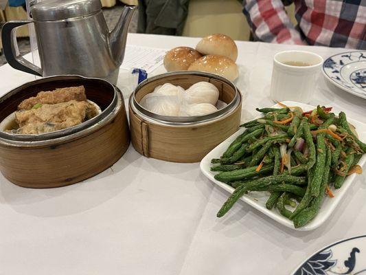 Tofu skin, bbq pork bun, shrimp dumpling and green beans