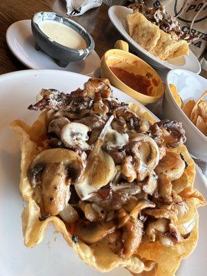 Monterrey Salad Queso. Salsa/chips