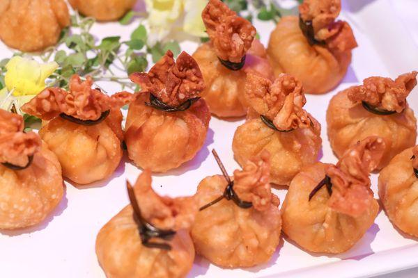 From passed plates and canapes to seated coursed meals, Everything Eats lets you decide on service and style.