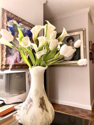 Calla lilies and tulips supplied by Ken's Flower Cafe (vase not included)