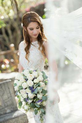 Unique and Elegant Bride Bouquet !