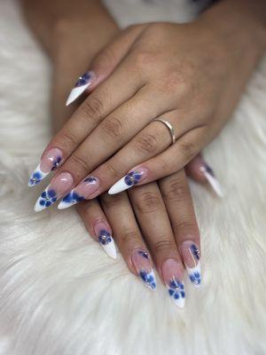 LV's Nails And Spa