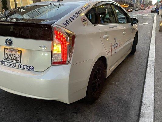 Rude driver after being asked to leave or move to not block thr hotel entrance doors.