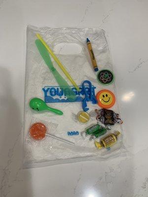 "deluxe" party favors