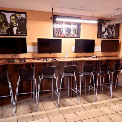 Entertainment for the customers.