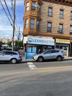 Coin laundromat with street parking available. Right on the corner with lots of free parking spots.