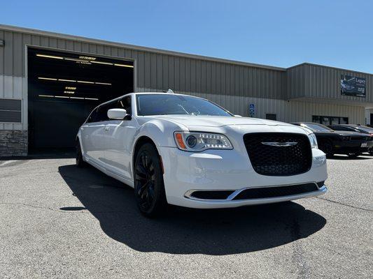 Chrysler 300 limo