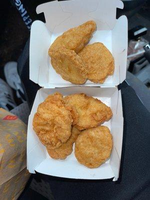 Always forgets my sauce but with this one extra nugget I'll forgive them :)