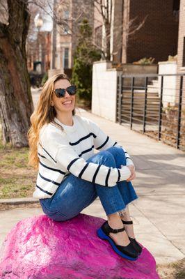 Sweaters, shoes and sunglasses from a pied.