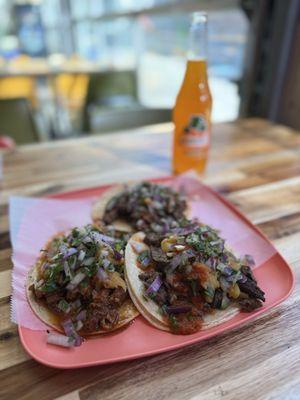 2 carne 1 al pastor tacos