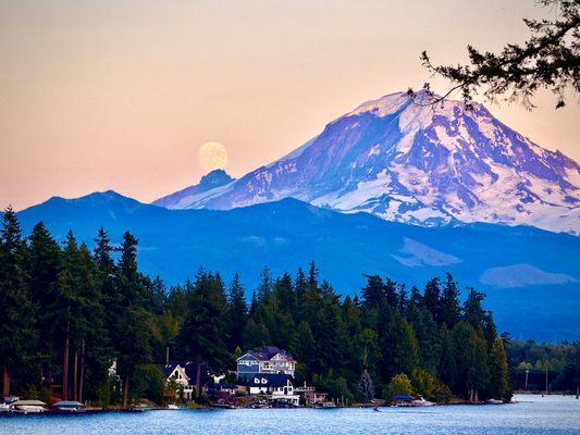 Mt Rainier Lake Tapps