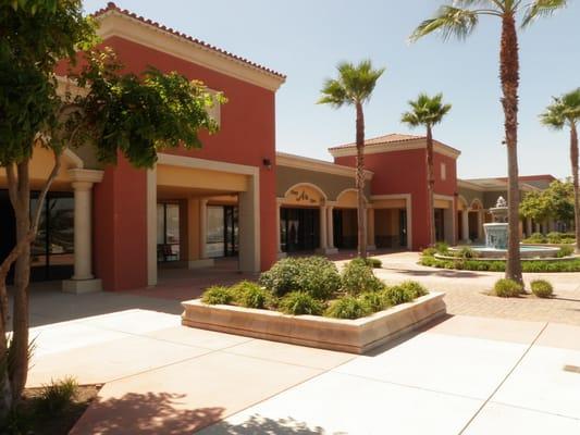 Retail space at Fig Tree Plaza (Chowchilla).