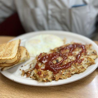 Eggs and hashbrowns with toast