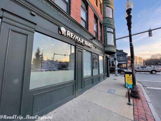 Re Max Select Realty