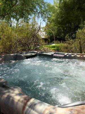 Hot tub in the daylight