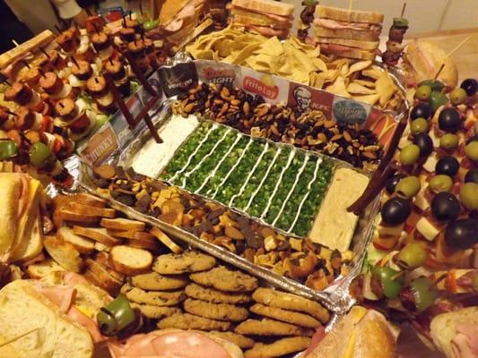 Edible Stadiums are made from fresh local ingredients, combining artisan delights, culinary fusion and classic Super Bowl favs!