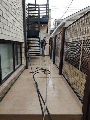 It's been 10 years since this gang-way was pressure washed.
Bucktown, Chicago