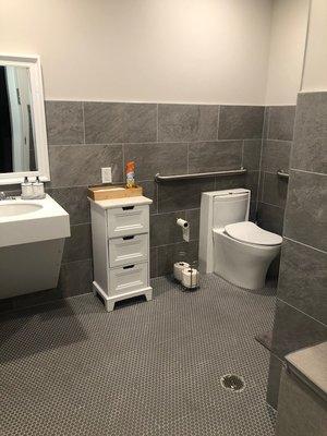 Patient Bathroom: anti-ligature and ADA compliant
