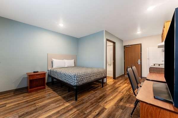 Woodspring Suites - Riverwatch Pkwy
