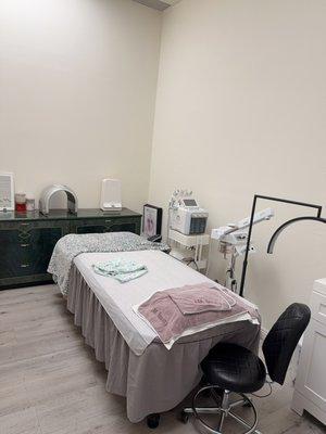 Facial room, more privacy!