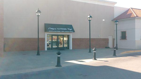 OCTAGON EXTREME CAFE parking lot entrance