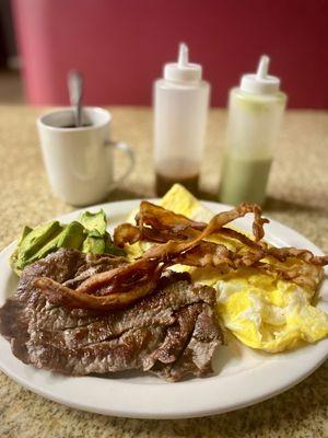 Steak, eggs, bacon & avocado (à la carte)