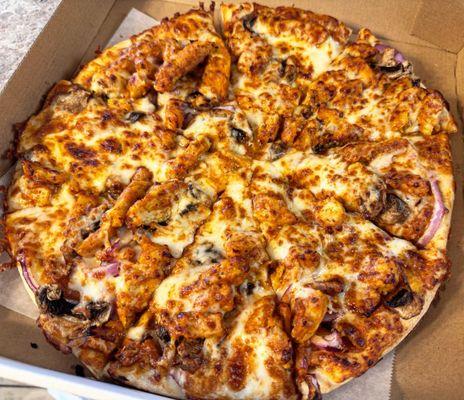 Medium Butter Chicken Pizza with mushrooms