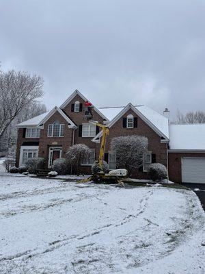 little bit of snow can't slow down our team !!