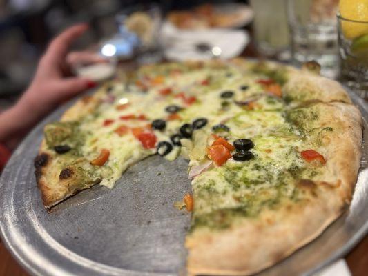 Yummy pesto sauce veggie pizza pie!