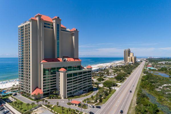 Phoenix West II is one of our most luxurious properties, 3 and 4 bedroom spacious units with stunning gulf views and amenities.