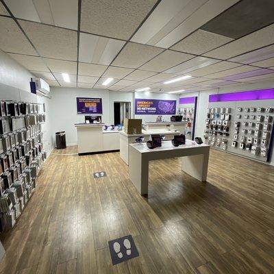 909 s 47th ST Metro by T-Mobile