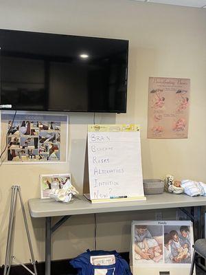 Choose from a variety of pregnancy, birth and breastfeeding classes.