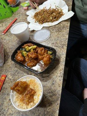 White rice, general Tao's chicken and Lo Mein