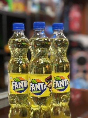 Fanta Cream Soda (first actual Cream Soda Fanta actually has release. (Thailand)