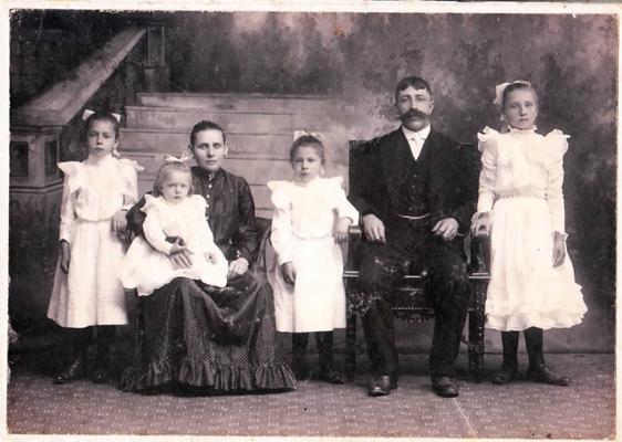 Koran Family
approx. 1907
wife's 2nd great-grandfather's family, photo found during research.