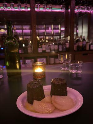 Caneles w poached pears