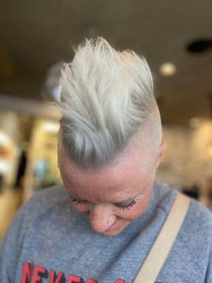 Signature Salon of Woodbury